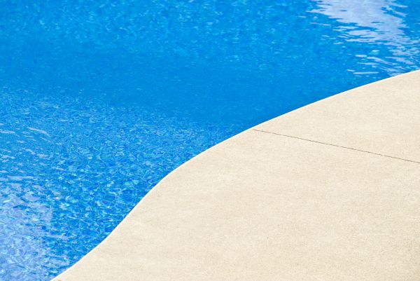 Cost of Pool Deck Construction in Bakersfield