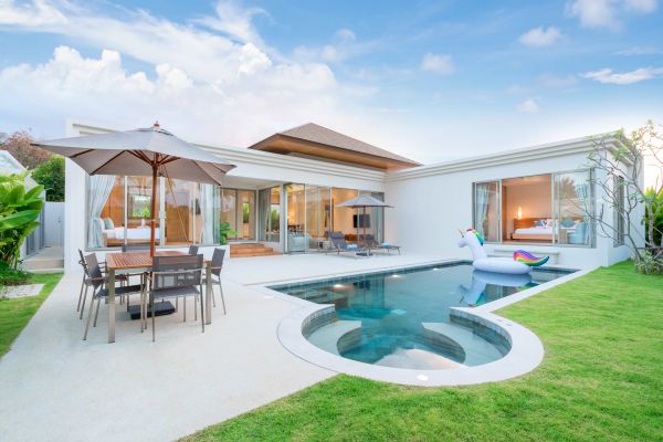 Cost of Pool Deck Pouring in Bakersfield