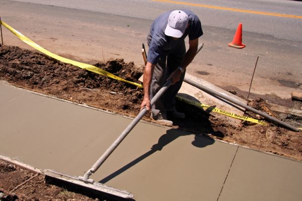 Cost of Sidewalk Pouring in Bakersfield