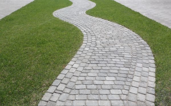 Cost of Yard Walkway Construction in Bakersfield